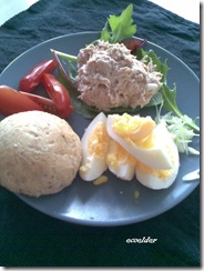 tun med æg og tomat